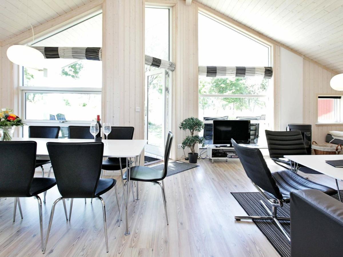 Three-Bedroom Holiday Home In Grossenbrode 1 Room photo